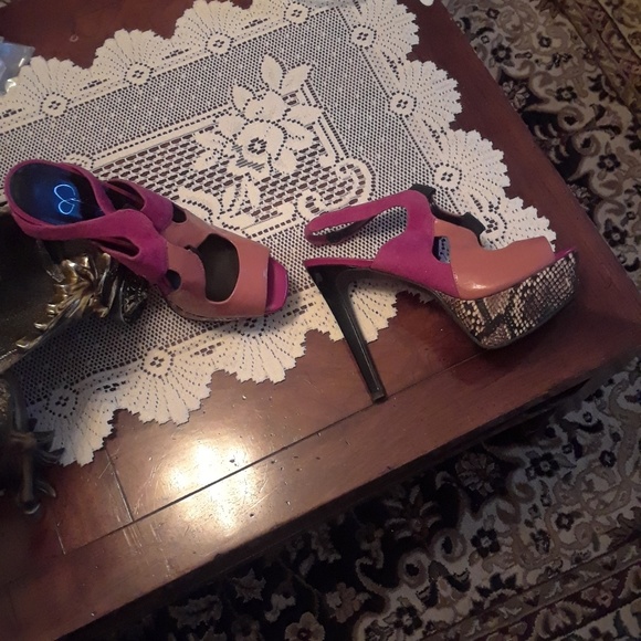 Jessica Simpson heels - Picture 2 of 3